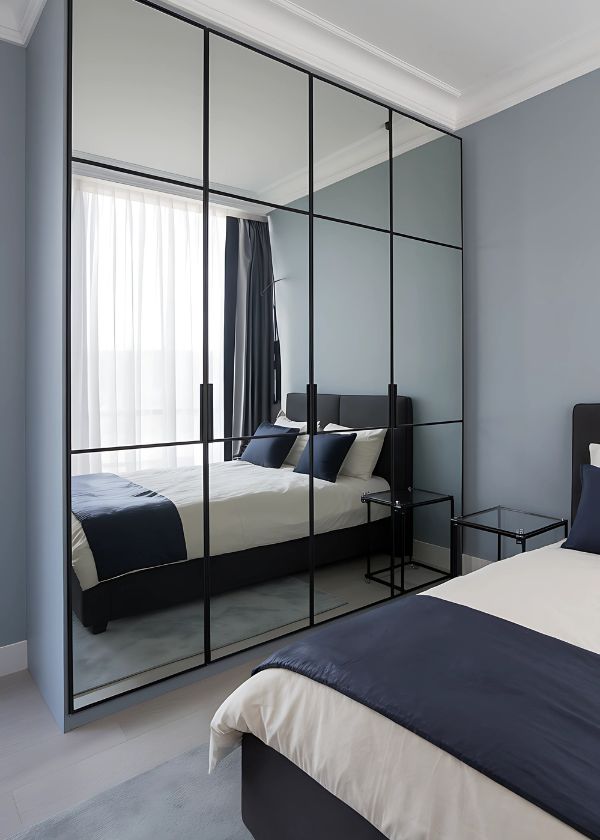 Small bedroom ideas of mirrored wardrobes