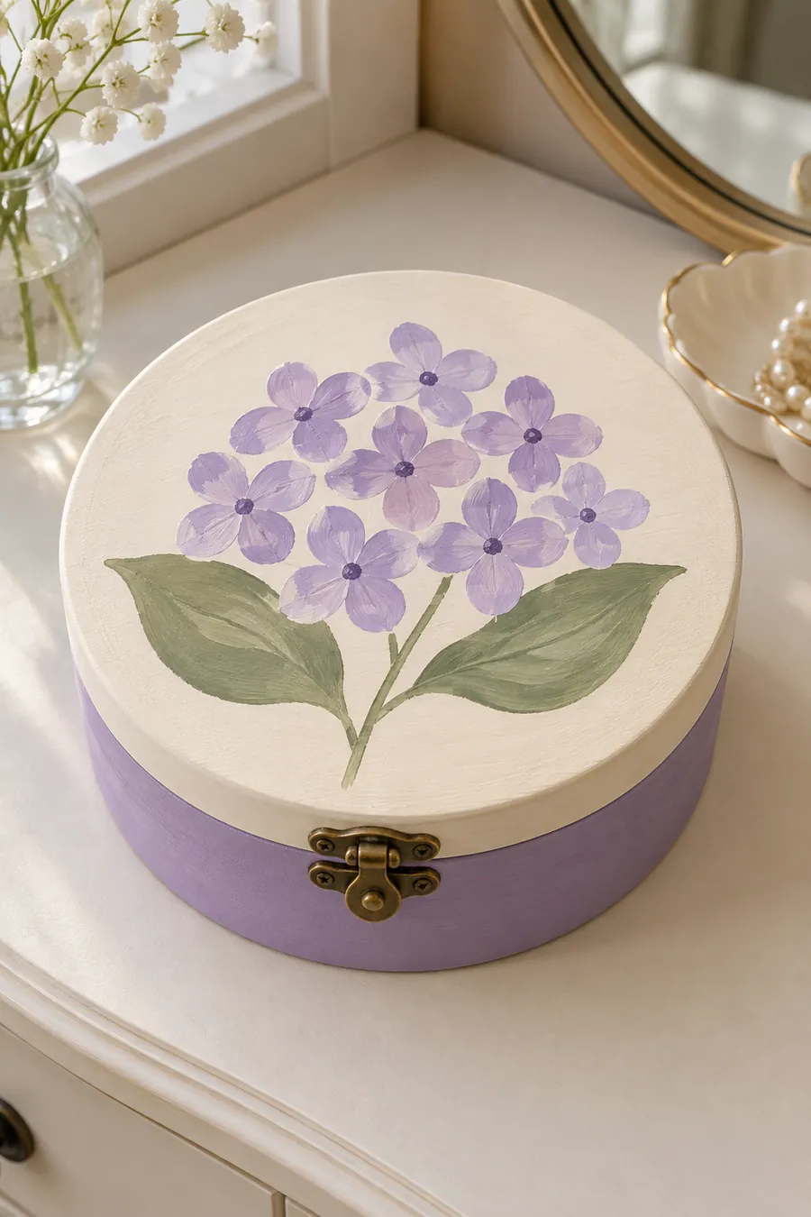 Cream and lilac box with a simple hydrangea